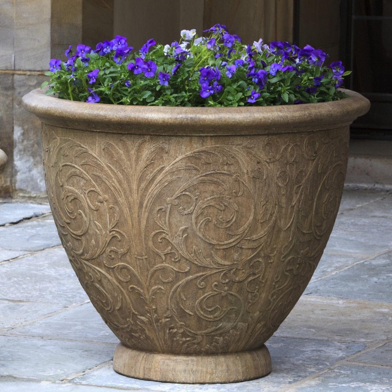 Big outdoor plant pots