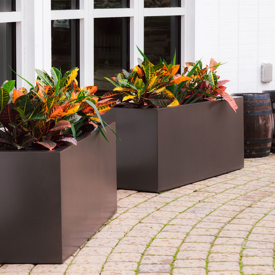 Large outdoor plant pots